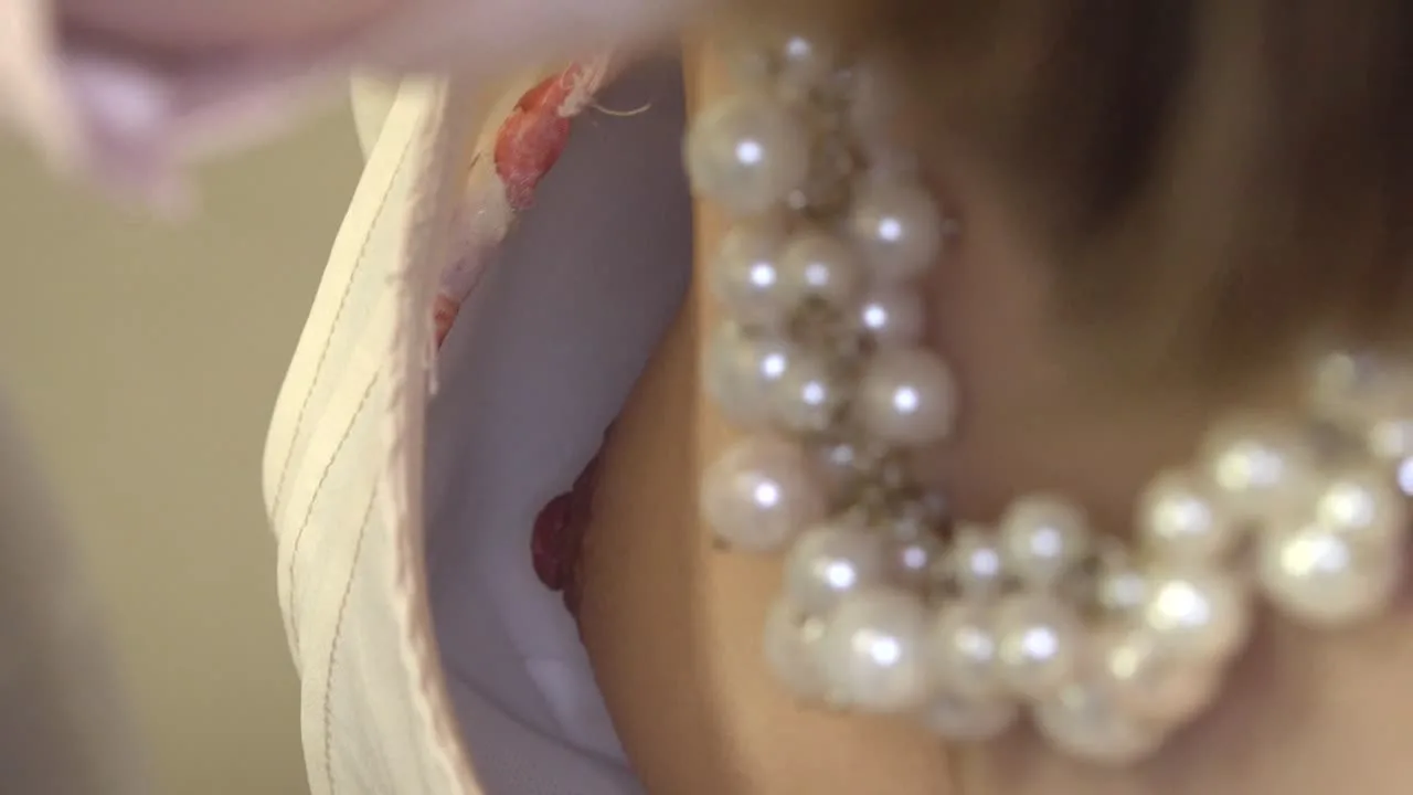 [4K]無防備な胸元の女子大生、乳首まで丸見え[胸チラ] - FC2 Video