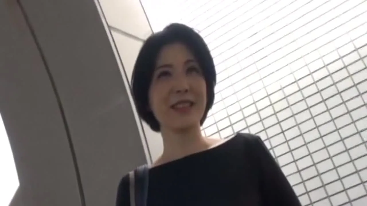 【人妻】欲求不満を抱き、激しいSEXを切望する淫乱妻たち　素人妻２名　その７９ - FC2 Video