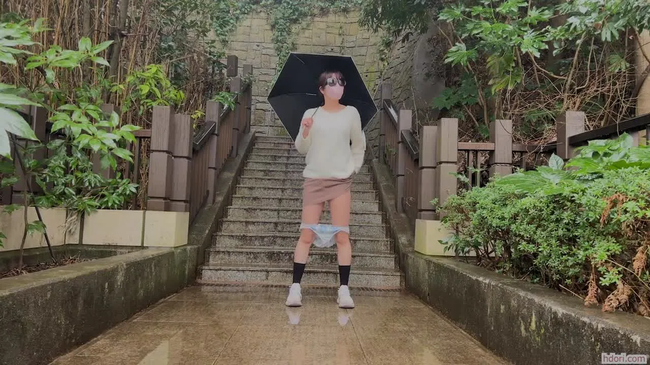 雨の日の野外露出　傘を差してオナニーする露出大好き素人 - FC2 Video