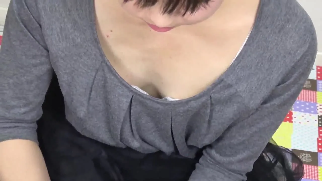 胸チラ■{＃136}★①童顔乳首丸見え**②30代**さん③ギャル系爆乳ミルク④Ｇ - FC2 Video