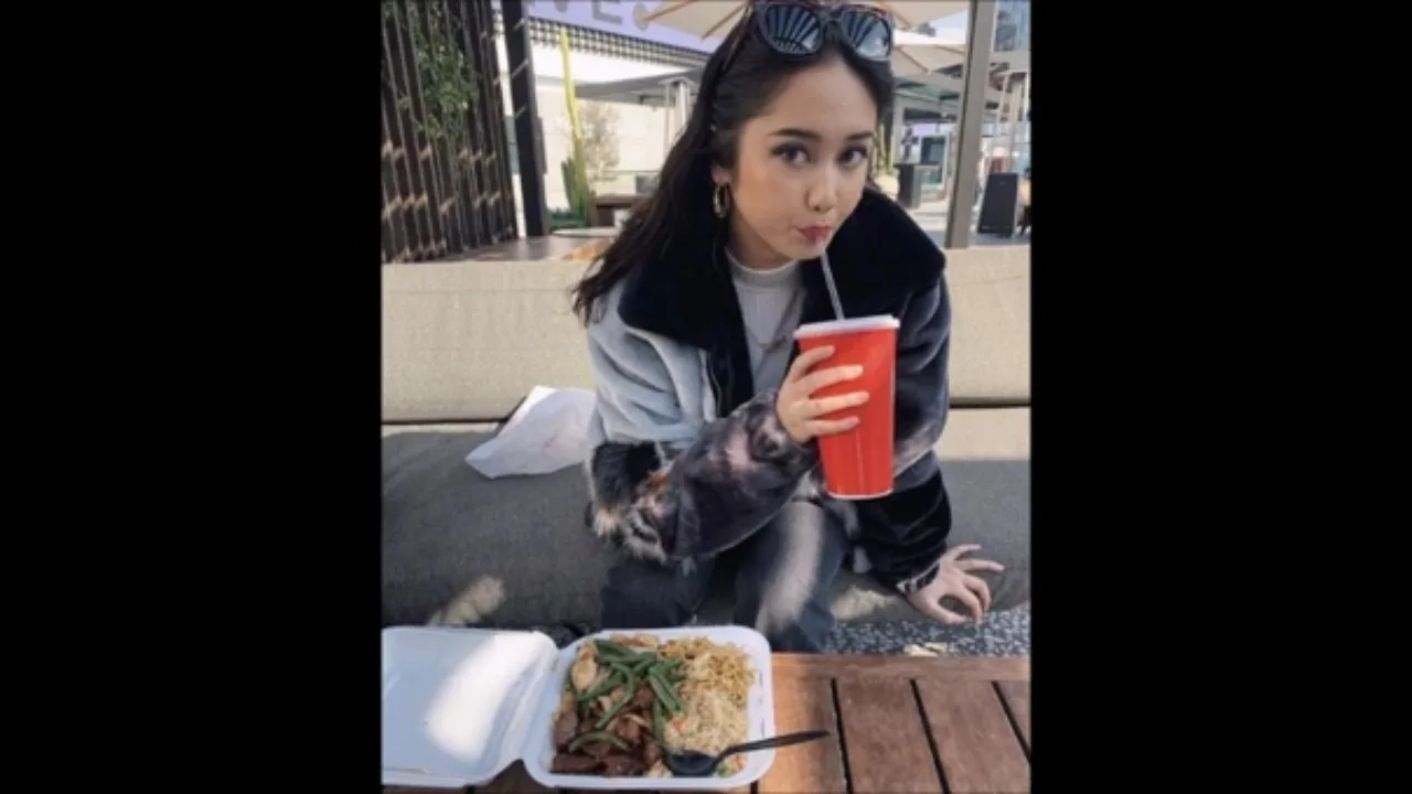 【無・個撮】遊び友達の女子大生に、ノリでフェラチオしてもらいました。 - FC2 Video
