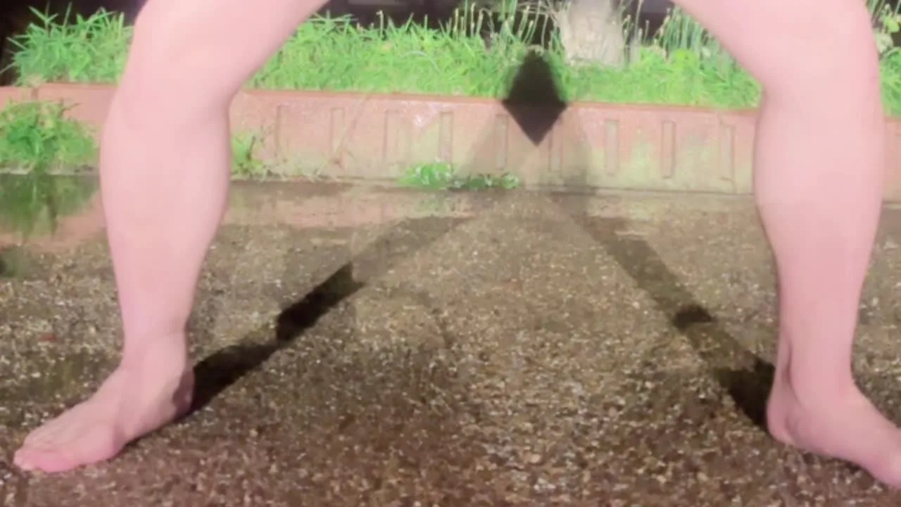 雨の中車に照らさられながらオナニー - FC2 Video