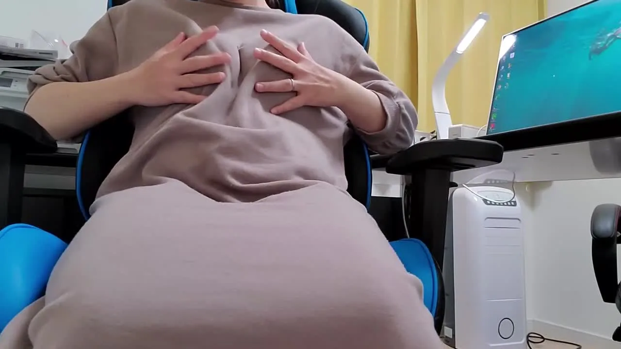 再販オナニー自撮り椅に座ってオナニーする人妻. - FC2 Video