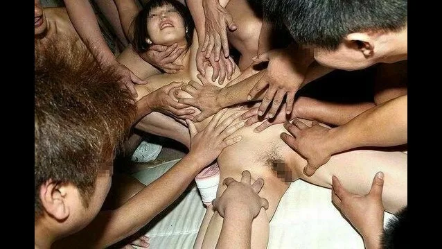 3日間に及ぶ12P乱交で何度も中出しされ続け子宮はパンパンに... - FC2 Video