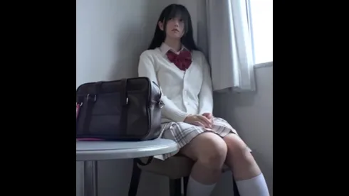 女優のたまご18歳。挿れてからの後悔、生挿入で大号泣。妊娠確定種付けピストンで最奥中出し - FC2 Video