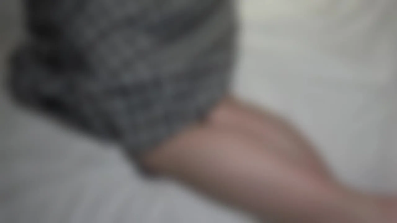 【無・Gカップ爆乳】２０歳 寝起きで生挿入 めちゃ気持ちいいマ◯コの膣奥に子作り中出し - FC2 Video