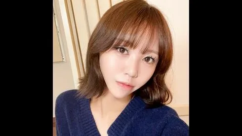 21歳の素人みおちゃん 撮影にがちがち緊張してるけどおじさん生ちんぽでメス顔、最後は半外半中出し! - FC2 Video - 364074