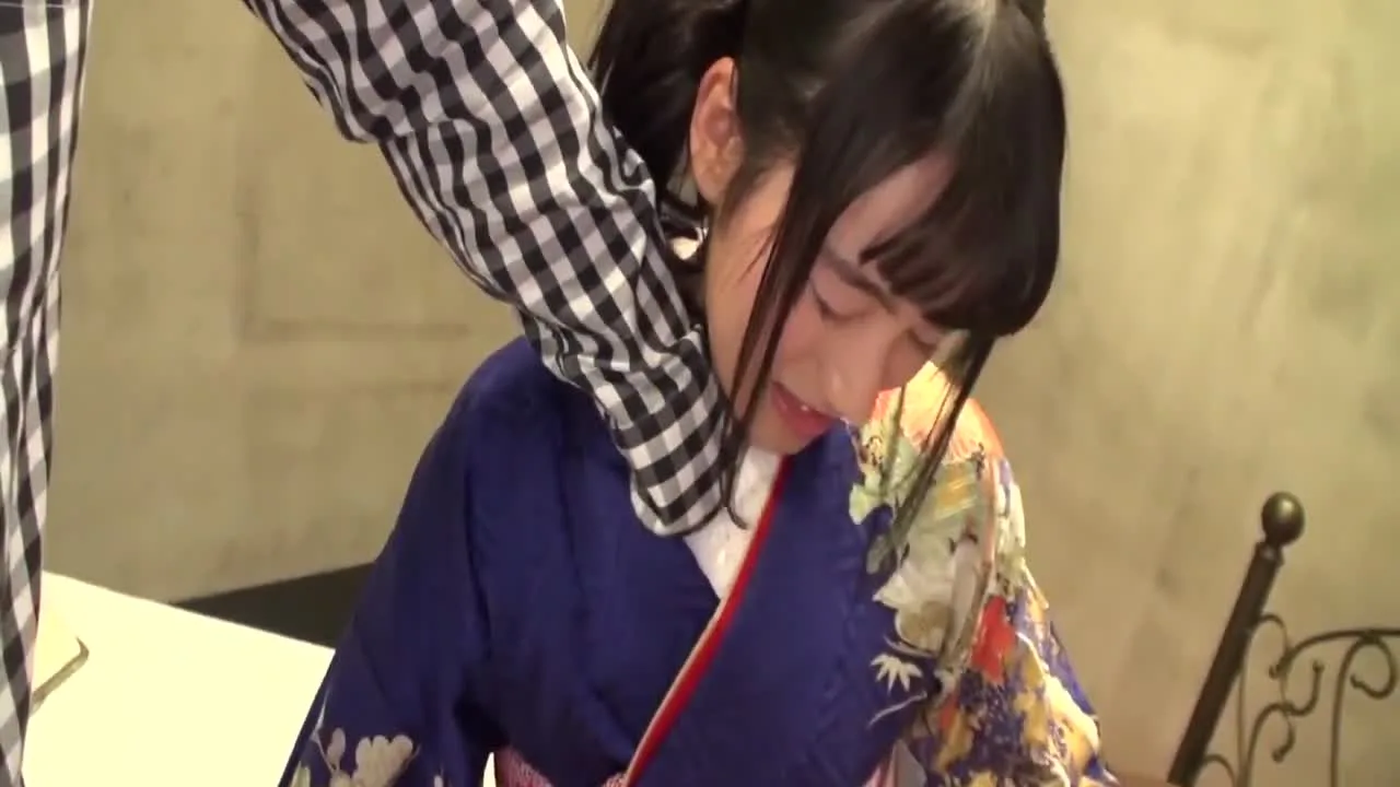 【個撮】黒髪でおしとやかな振り袖姿の新成人を撮影しました！ クリトリスを - FC2 Video - 365100